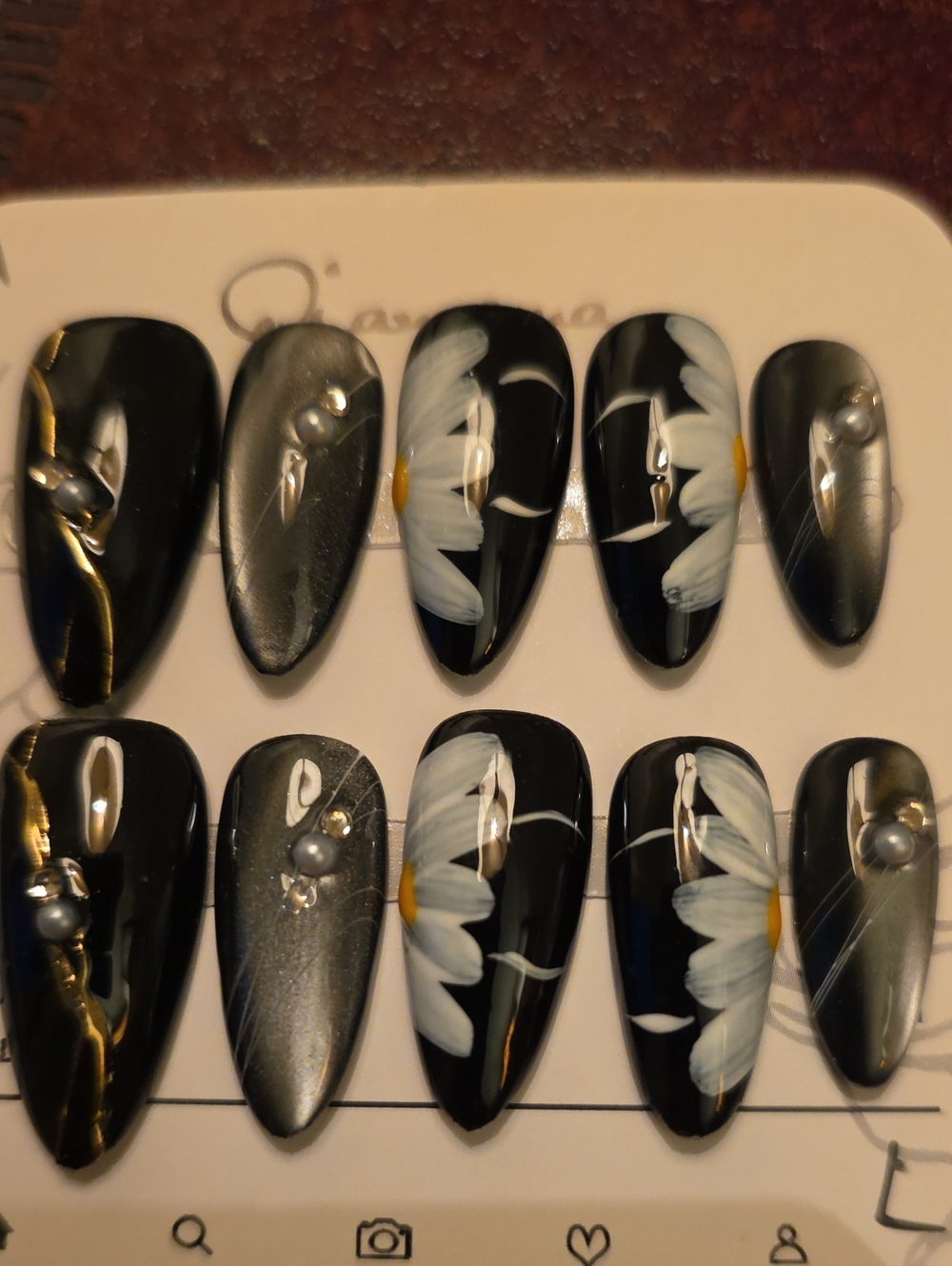 Black Daisy Accent Press-On Nails - Size Large